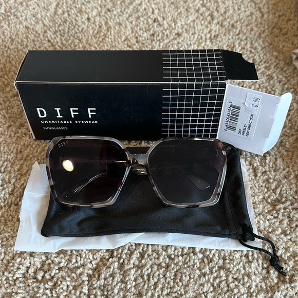 Diff Eyewear Presley Sunglasses - Picture 1 of 2